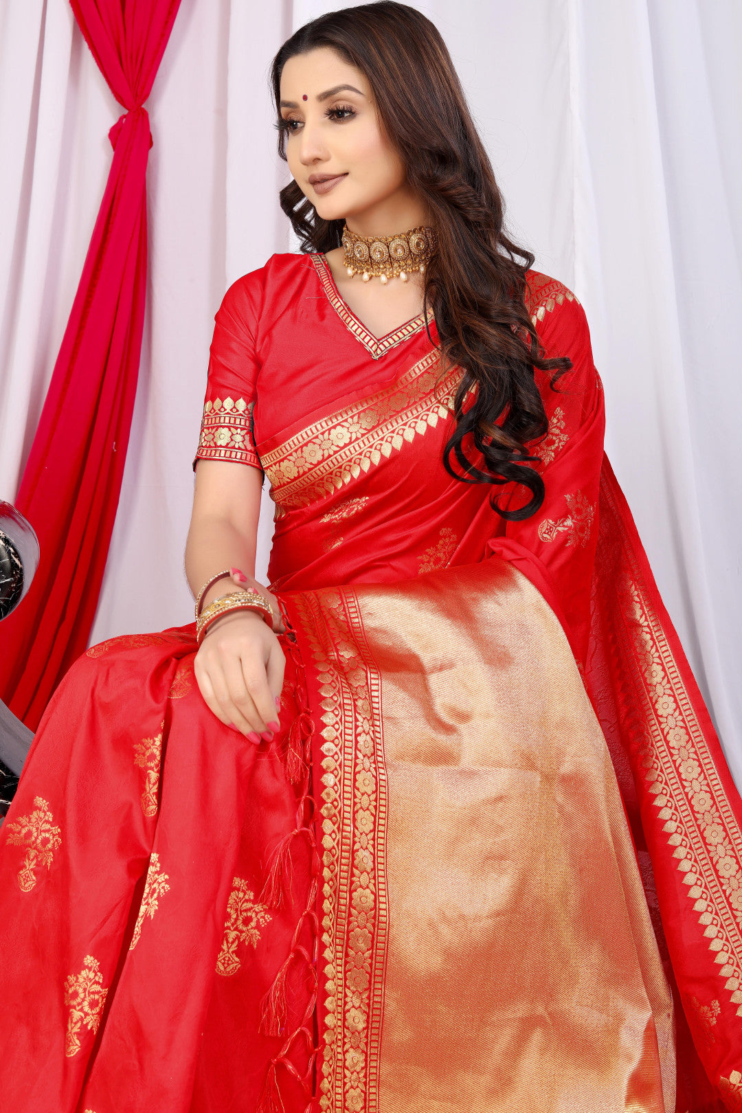 Parveen Red Banarasi Silk Saree Zari Weaved