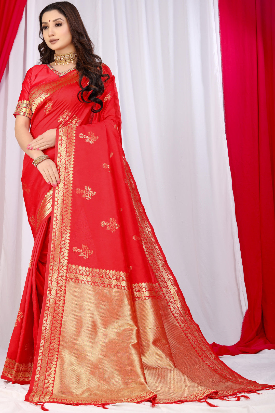 Parveen Red Banarasi Silk Saree Zari Weaved